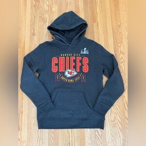 Kansas City Chiefs sweatshirt size M.